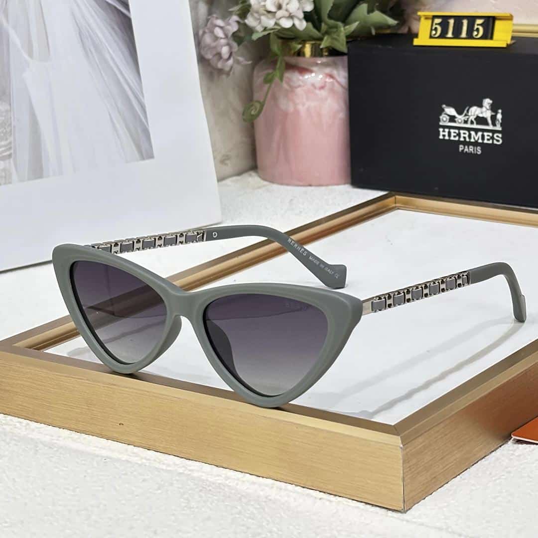 Stylish Women Aviators Sunglasses