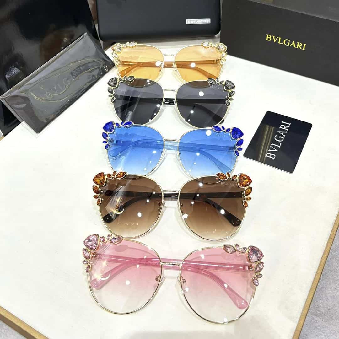 Diamonds Studded Women Wayfarers Sunglasses